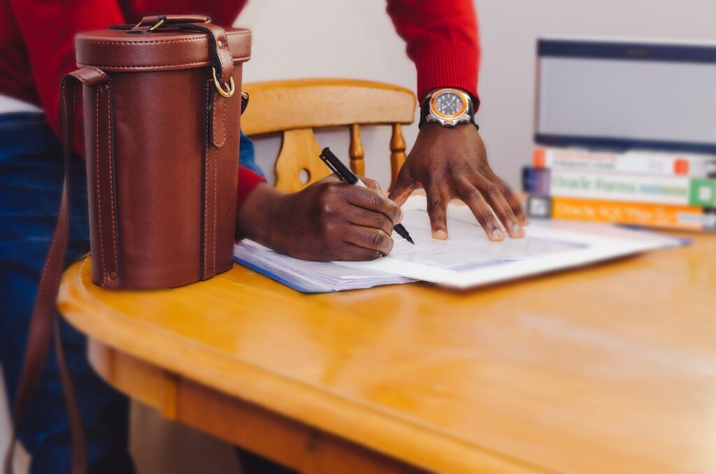 person, hands, writing-731148.jpg