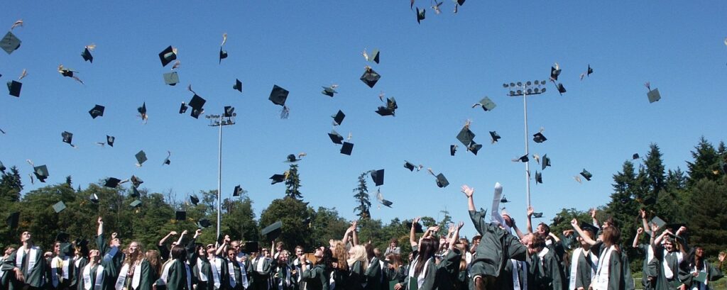 graduation, teen, high school-995042.jpg